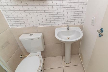 Banheiro de apartamento para alugar com 2 quartos, 45m² em Ramos, Rio de Janeiro