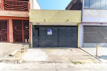 Casa para alugar com 125m², 2 quartos e 2 vagas Casa para alugar com 125m², 2 quartos e 2 vagasFachada + Placa