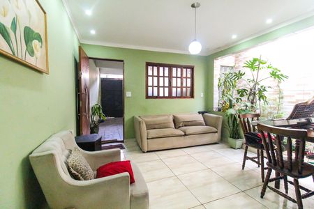 Casa para alugar com 125m², 2 quartos e 2 vagas Casa para alugar com 125m², 2 quartos e 2 vagasSala