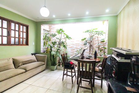 Casa para alugar com 125m², 2 quartos e 2 vagas Casa para alugar com 125m², 2 quartos e 2 vagasSala