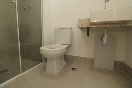 Banheiro de kitnet/studio para alugar com 1 quarto, 30m² em Paraíso, São Paulo