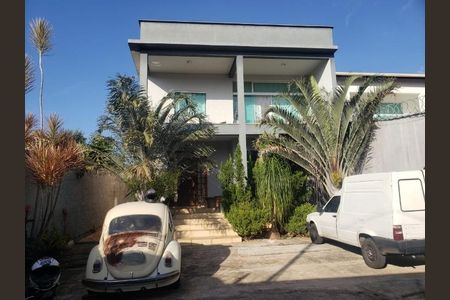 Casa à venda com 5 quartos, 200m² em Trevo, Belo Horizonte