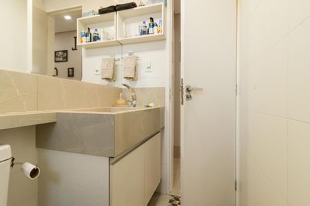 Banheiro de apartamento à venda com 2 quartos, 59m² em Vila Paiva, São Paulo
