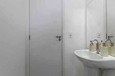 Apartamento para alugar com 47m², 2 quartos e sem vaga Apartamento para alugar com 47m², 2 quartos e sem vagaBanheiro