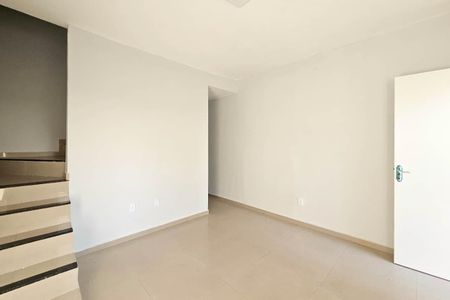 Casa para alugar com 72m², 2 quartos e 1 vaga Casa para alugar com 72m², 2 quartos e 1 vagaSala