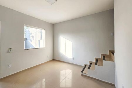 Casa para alugar com 72m², 2 quartos e 1 vaga Casa para alugar com 72m², 2 quartos e 1 vagaSala
