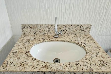 Casa para alugar com 72m², 2 quartos e 1 vaga Casa para alugar com 72m², 2 quartos e 1 vagaBanheiro do Quarto 2