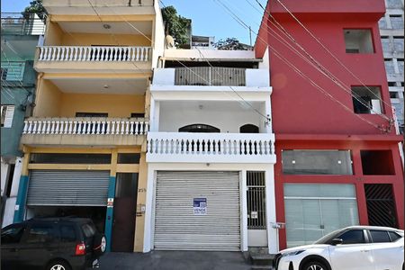 Fachada de casa para alugar com 3 quartos, 220m² em Jardim Maria Rosa, Taboão da Serra