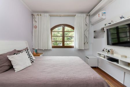 Casa à venda com 3 quartos, 223m² em Jardim Virginia Bianca, São Paulo