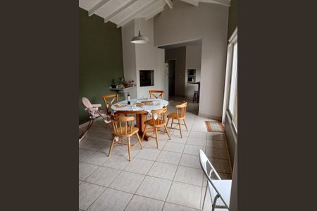 Casa à venda com 250m², 4 quartos e 2 vagas