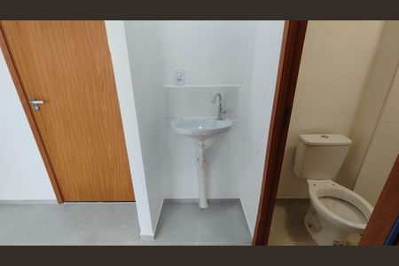 Banheiro de apartamento para alugar com 2 quartos, 34m² em Lageado, Ferraz de Vasconcelos