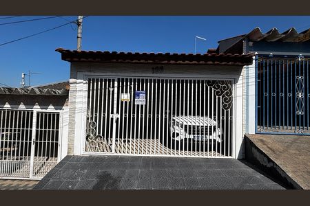 Casa à venda com 150m², 3 quartos e 2 vagas Casa à venda com 150m², 3 quartos e 2 vagasFachada