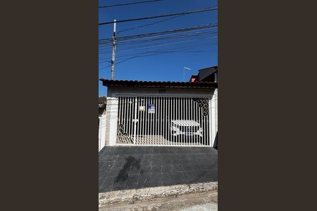 Casa à venda com 150m², 3 quartos e 2 vagas Casa à venda com 150m², 3 quartos e 2 vagasFachada
