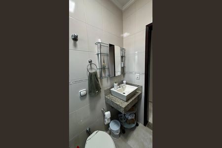 Casa à venda com 150m², 3 quartos e 2 vagas Casa à venda com 150m², 3 quartos e 2 vagasBanheiro