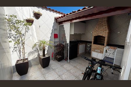 Casa à venda com 150m², 3 quartos e 2 vagas Casa à venda com 150m², 3 quartos e 2 vagasQuintal