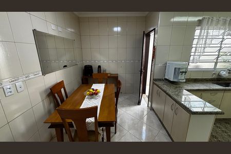 Casa à venda com 150m², 3 quartos e 2 vagas Casa à venda com 150m², 3 quartos e 2 vagasCozinha