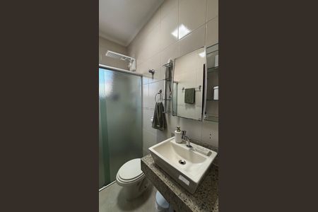 Casa à venda com 150m², 3 quartos e 2 vagas Casa à venda com 150m², 3 quartos e 2 vagasBanheiro