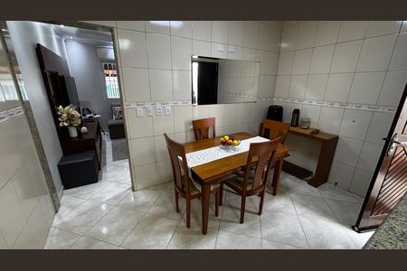Casa à venda com 150m², 3 quartos e 2 vagas Casa à venda com 150m², 3 quartos e 2 vagasCozinha
