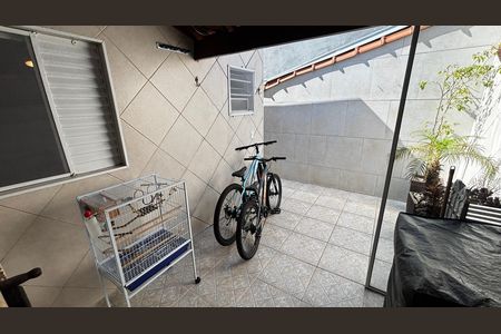 Casa à venda com 150m², 3 quartos e 2 vagas Casa à venda com 150m², 3 quartos e 2 vagasQuintal - Area de Serviço