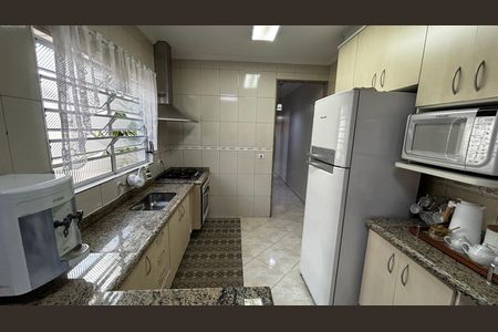 Casa à venda com 150m², 3 quartos e 2 vagas Casa à venda com 150m², 3 quartos e 2 vagasCozinha