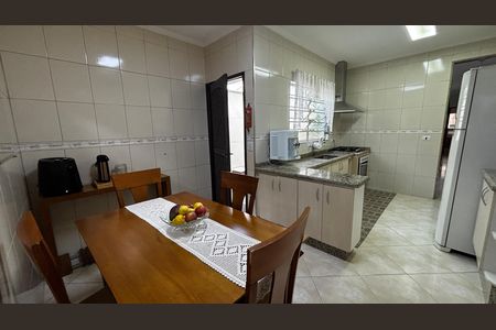 Casa à venda com 150m², 3 quartos e 2 vagas Casa à venda com 150m², 3 quartos e 2 vagasCozinha