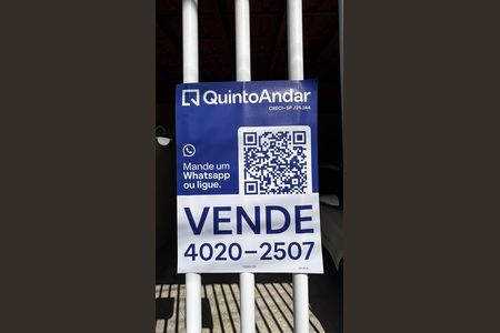 Casa à venda com 150m², 3 quartos e 2 vagas Casa à venda com 150m², 3 quartos e 2 vagasFachada