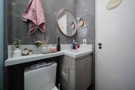 Banheiro de apartamento à venda com 2 quartos, 55m² em Vila Marieta, São Paulo