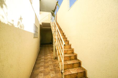 Casa para alugar com 135m², 2 quartos e 2 vagasEscada do terraço
