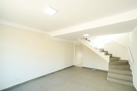 Casa para alugar com 135m², 2 quartos e 2 vagasSala