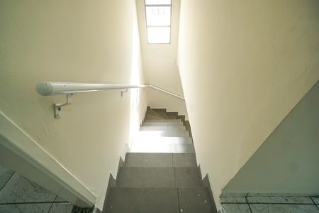 Casa para alugar com 135m², 2 quartos e 2 vagasEscada