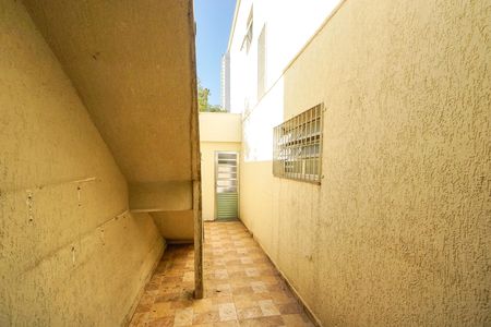 Casa para alugar com 135m², 2 quartos e 2 vagasCorredor lateral