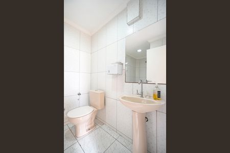 Banheiro de serviço de apartamento para alugar com 2 quartos, 80m² em Vila Carrão, São Paulo