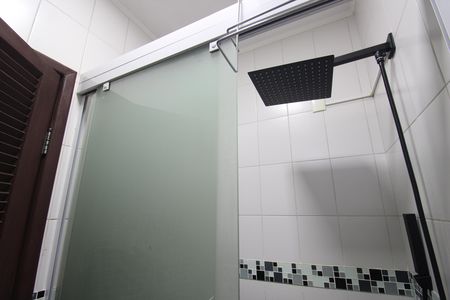 Banheiro social de casa de condomínio à venda com 5 quartos, 340m² em Tanque, Rio de Janeiro