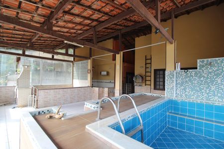Casa de condomínio à venda com 340m², 5 quartos e 2 vagasTerraço
