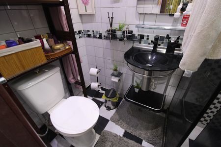 Banheiro da suíte 2/3 de casa de condomínio à venda com 5 quartos, 340m² em Tanque, Rio de Janeiro