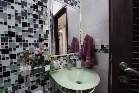 Casa de condomínio à venda com 340m², 5 quartos e 2 vagasBanheiro social