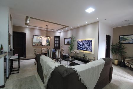 Casa de condomínio à venda com 340m², 5 quartos e 2 vagasSala