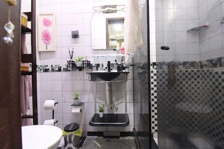 Casa de condomínio à venda com 340m², 5 quartos e 2 vagasBanheiro da suíte 2/3