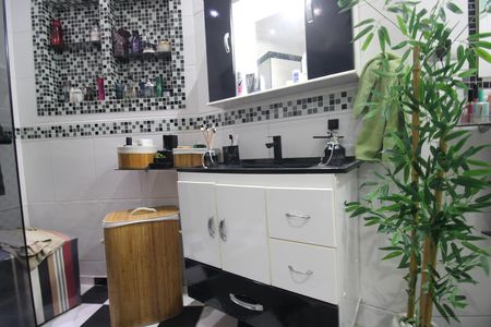 Casa de condomínio à venda com 340m², 5 quartos e 2 vagasBanheiro da suíte 1