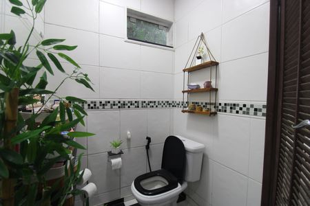Casa de condomínio à venda com 340m², 5 quartos e 2 vagasBanheiro da suíte 1