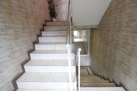 Casa de condomínio à venda com 340m², 5 quartos e 2 vagasEscada