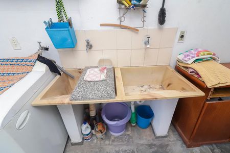 Casa à venda com 1504m², 4 quartos e 2 vagasCasa 1 - Área de Serviço / Quintal