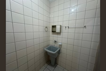 Banheiro de apartamento para alugar com 1 quarto, 29m² em Centro, São Vicente