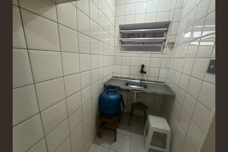 Cozinha de apartamento para alugar com 1 quarto, 29m² em Centro, São Vicente