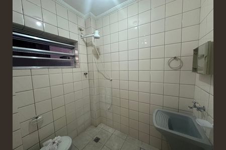 Banheiro de apartamento para alugar com 1 quarto, 29m² em Centro, São Vicente