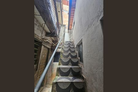 escada  de casa para alugar com 1 quarto, 40m² em Lapinha, Salvador