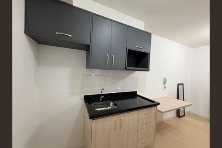 Cozinha de kitnet/studio para alugar com 1 quarto, 18m² em Ferreira, São Paulo