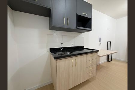 Cozinha de kitnet/studio para alugar com 1 quarto, 18m² em Ferreira, São Paulo