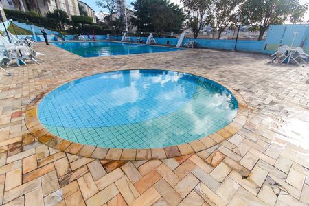 Apartamento para alugar com 42m², 2 quartos e 1 vaga Apartamento para alugar com 42m², 2 quartos e 1 vagaÁrea comum - Piscina