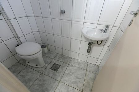 BANHEIRO ÁREA DE SERVIÇO de apartamento para alugar com 3 quartos, 100m² em Cambuí, Campinas
